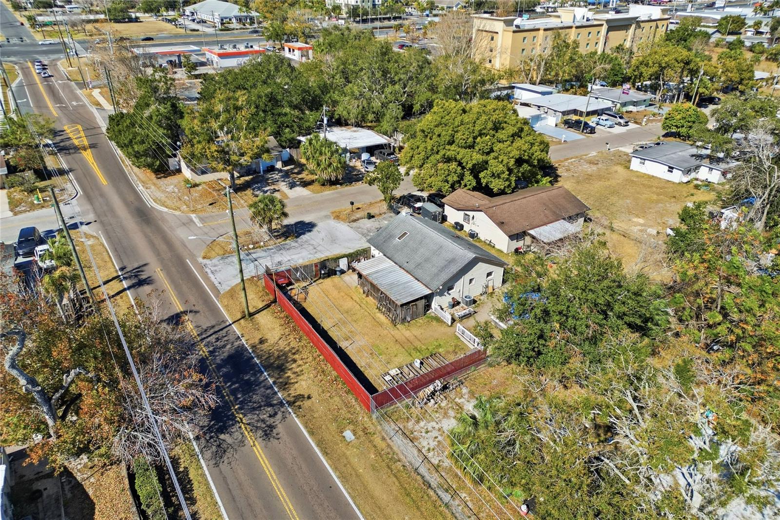 Image 23 of 33 For 11004 Martha Avenue