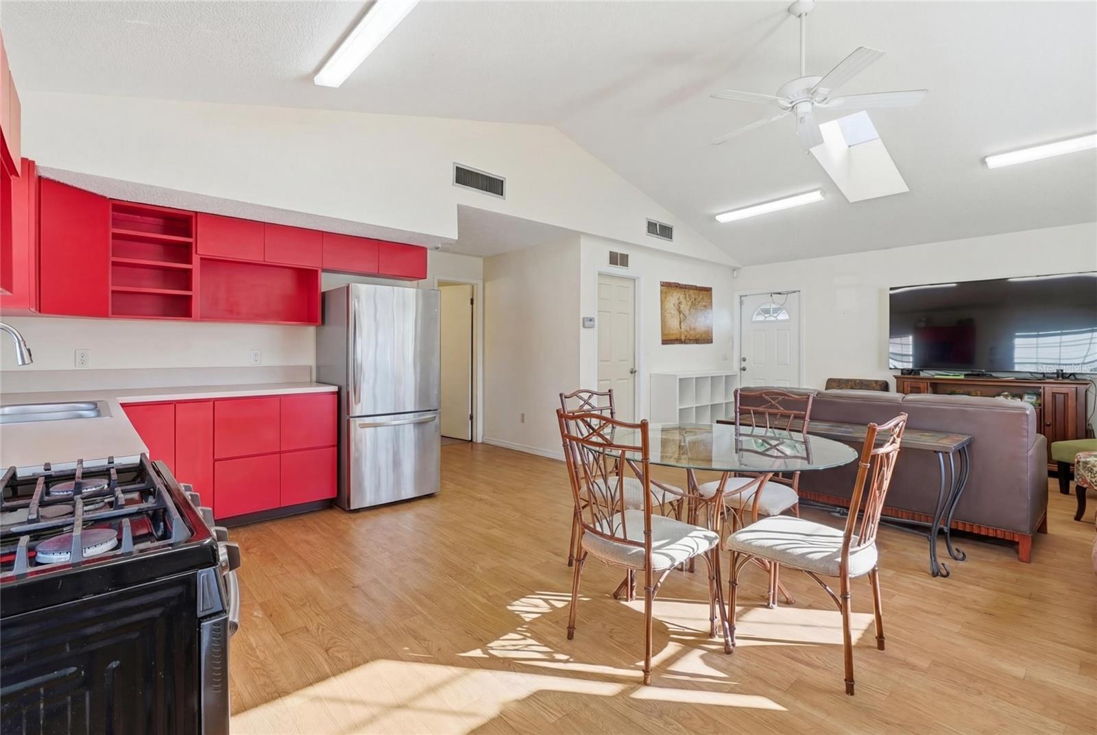 Image 3 of 33 For 11004 Martha Avenue