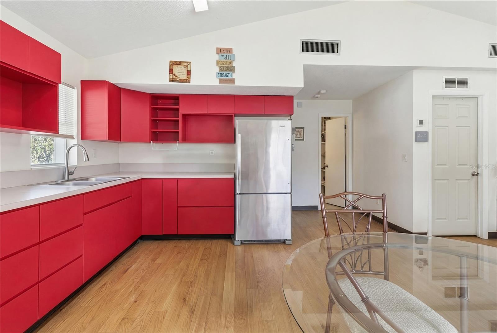 Image 4 of 33 For 11004 Martha Avenue