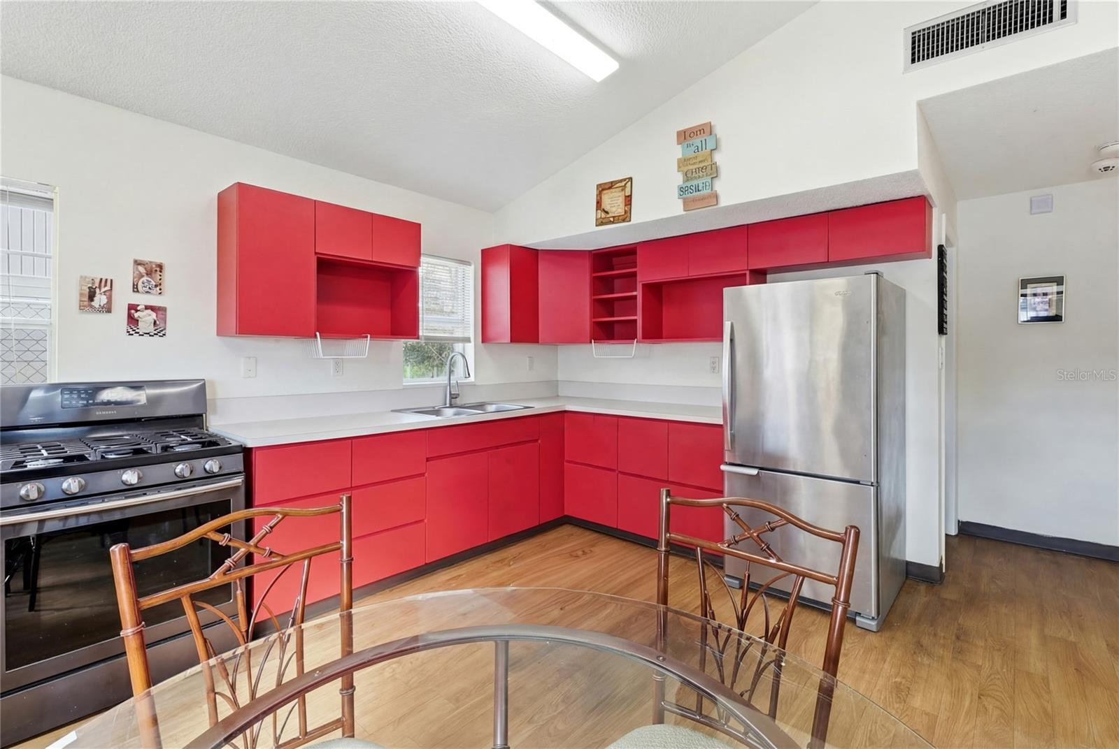 Image 5 of 33 For 11004 Martha Avenue