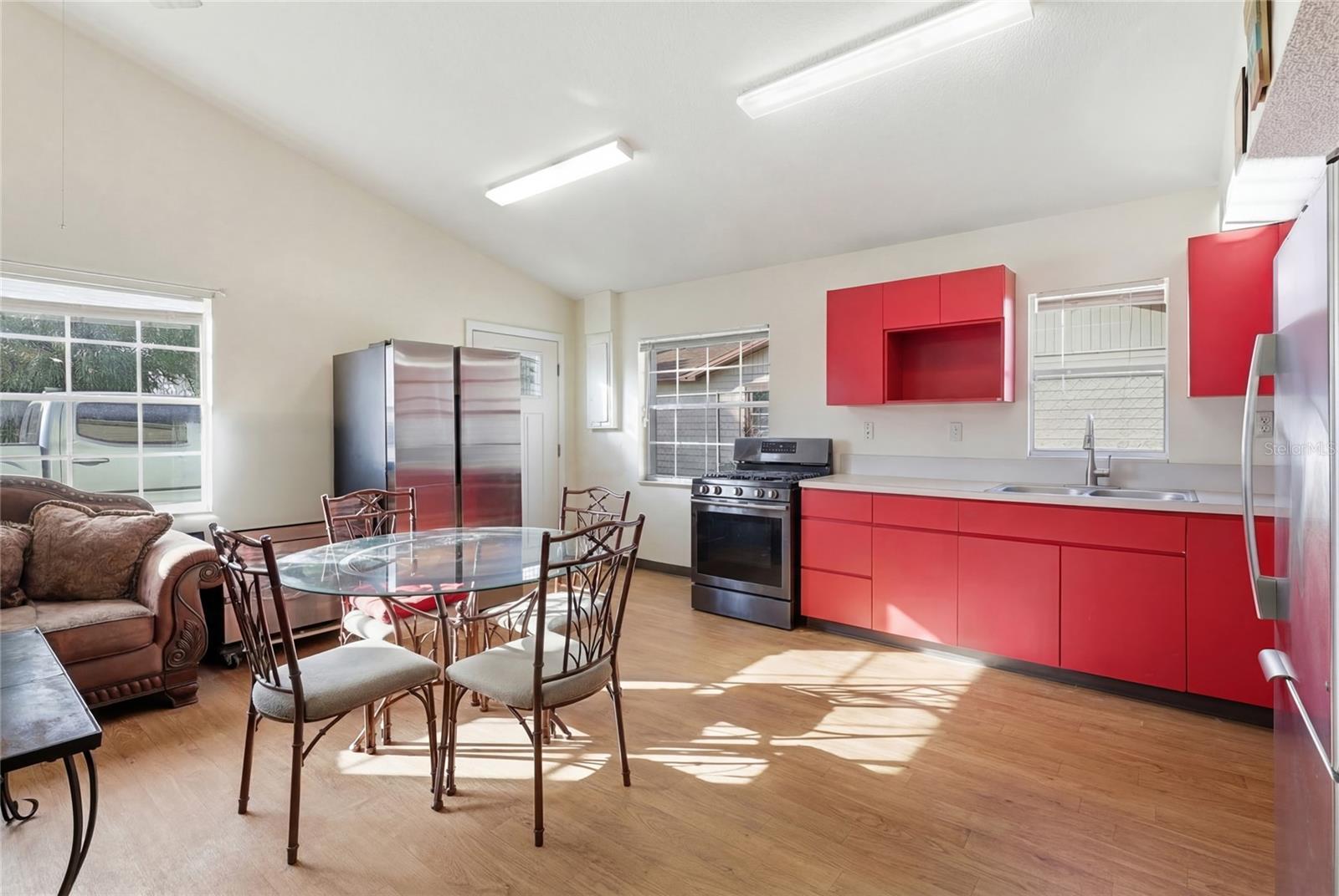 Image 6 of 33 For 11004 Martha Avenue