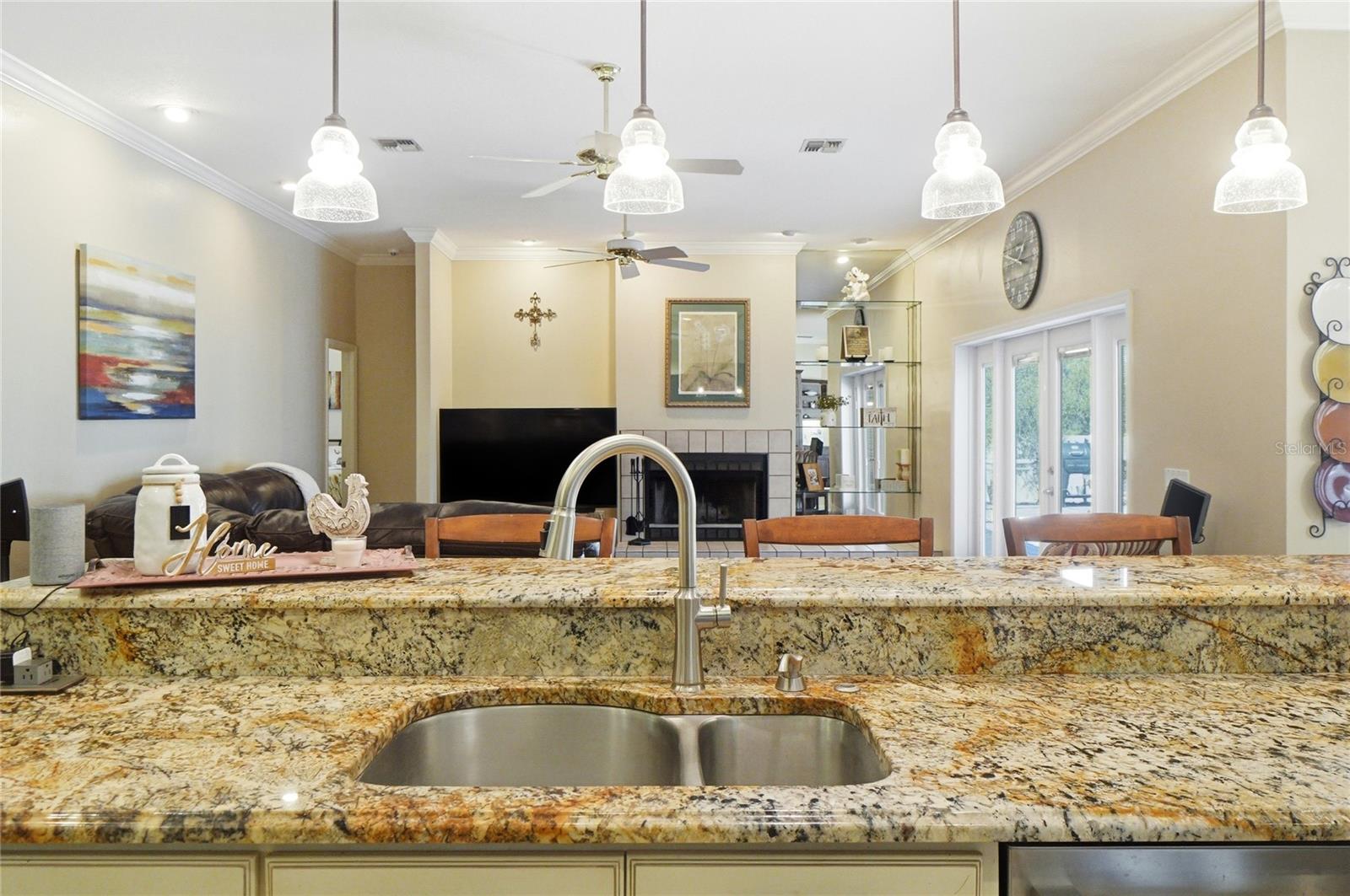 Listing photo id 8 for 7527 Folk Way