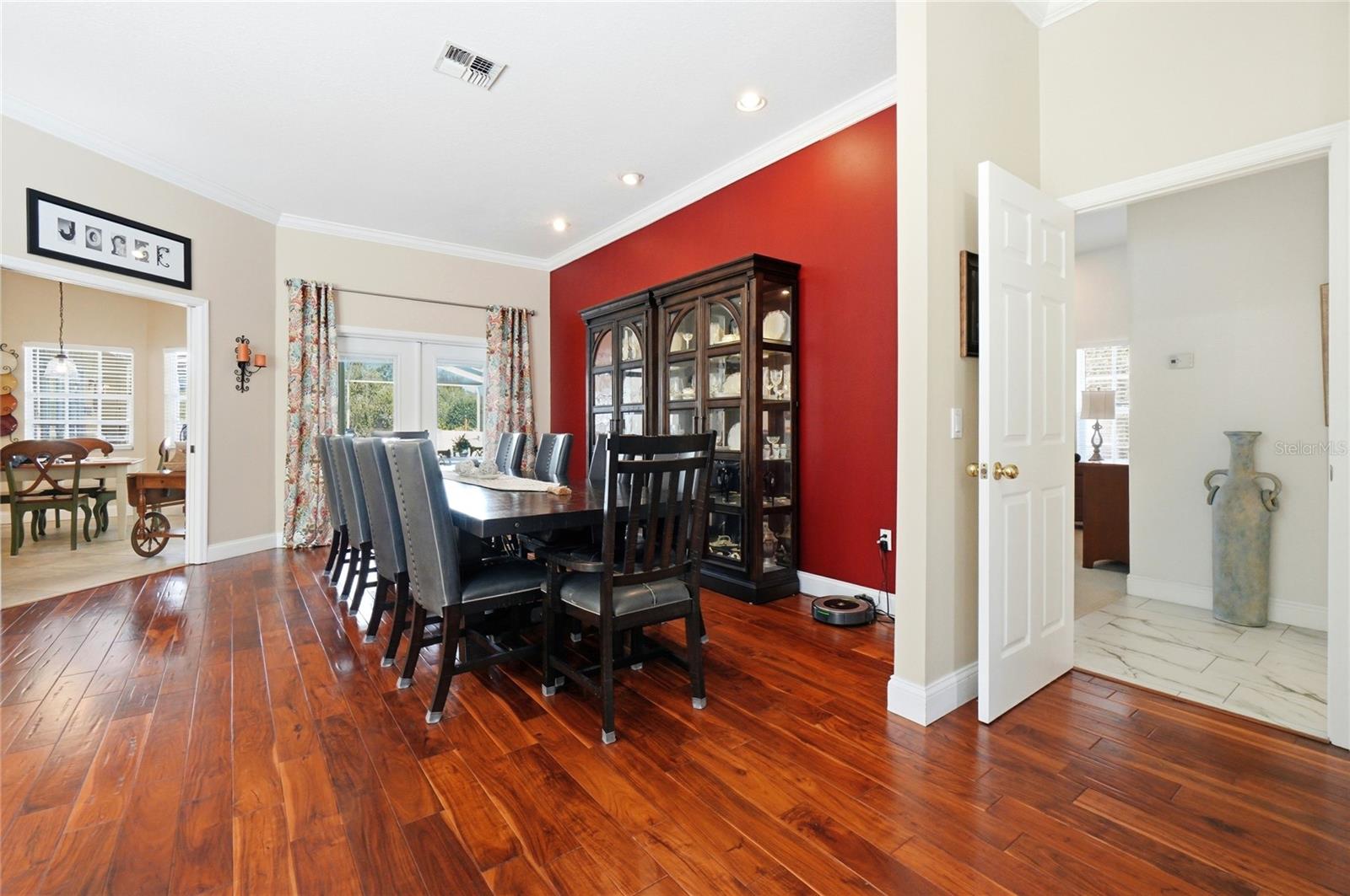 Listing photo id 10 for 7527 Folk Way