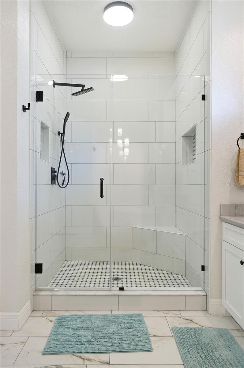 Listing photo id 14 for 7527 Folk Way