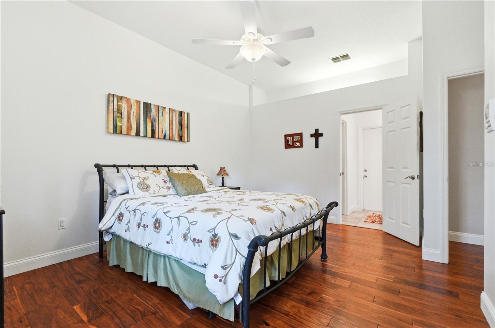 Listing photo id 17 for 7527 Folk Way