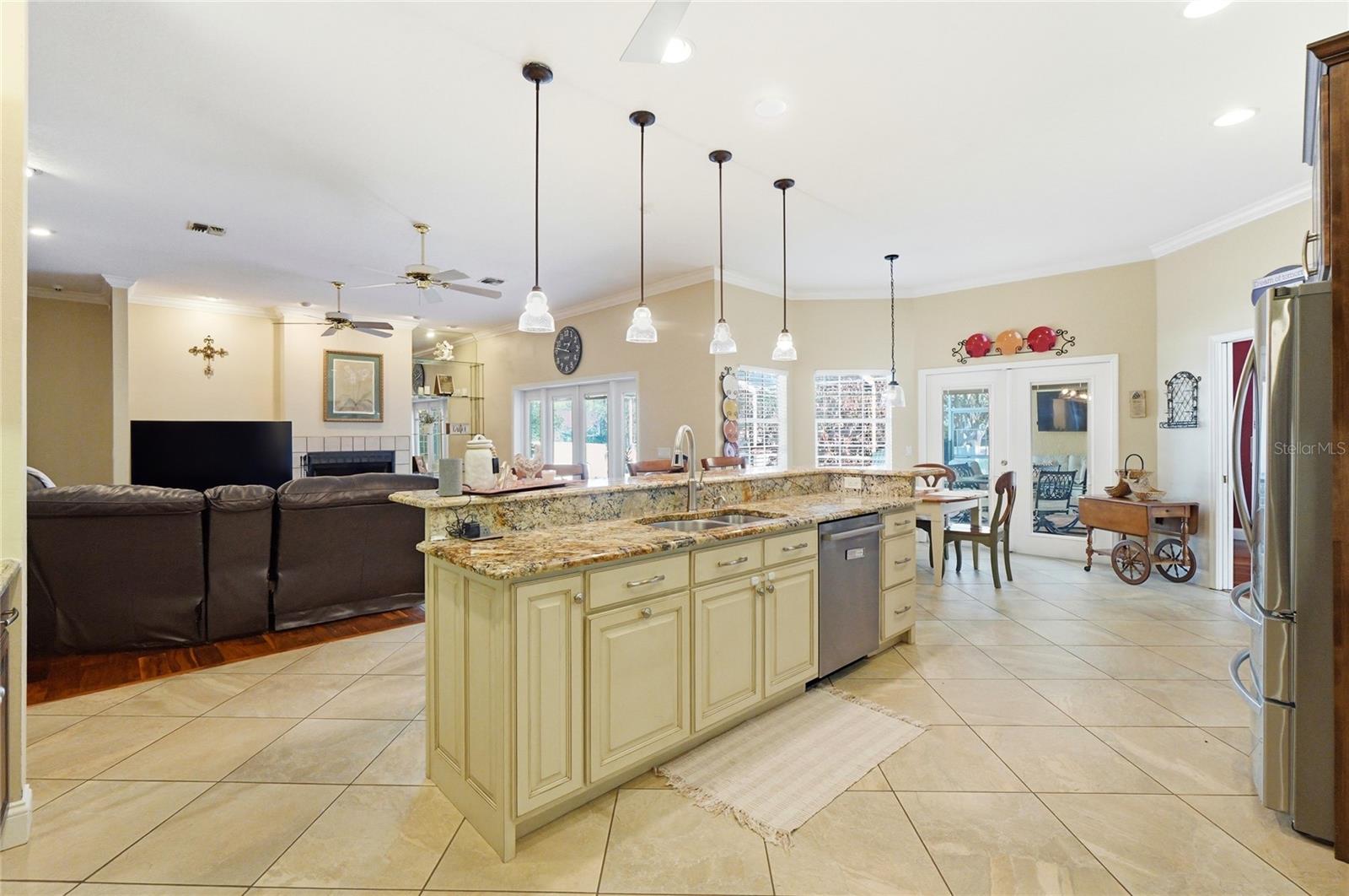 Listing photo id 7 for 7527 Folk Way