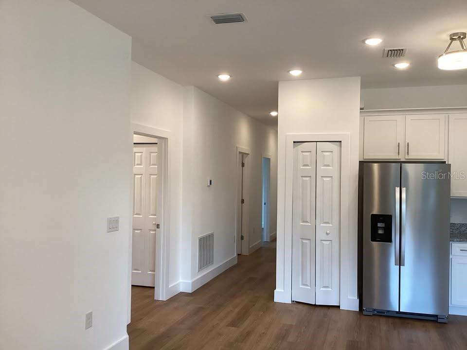 Image 5 of 17 For 7369 Sealawn Drive