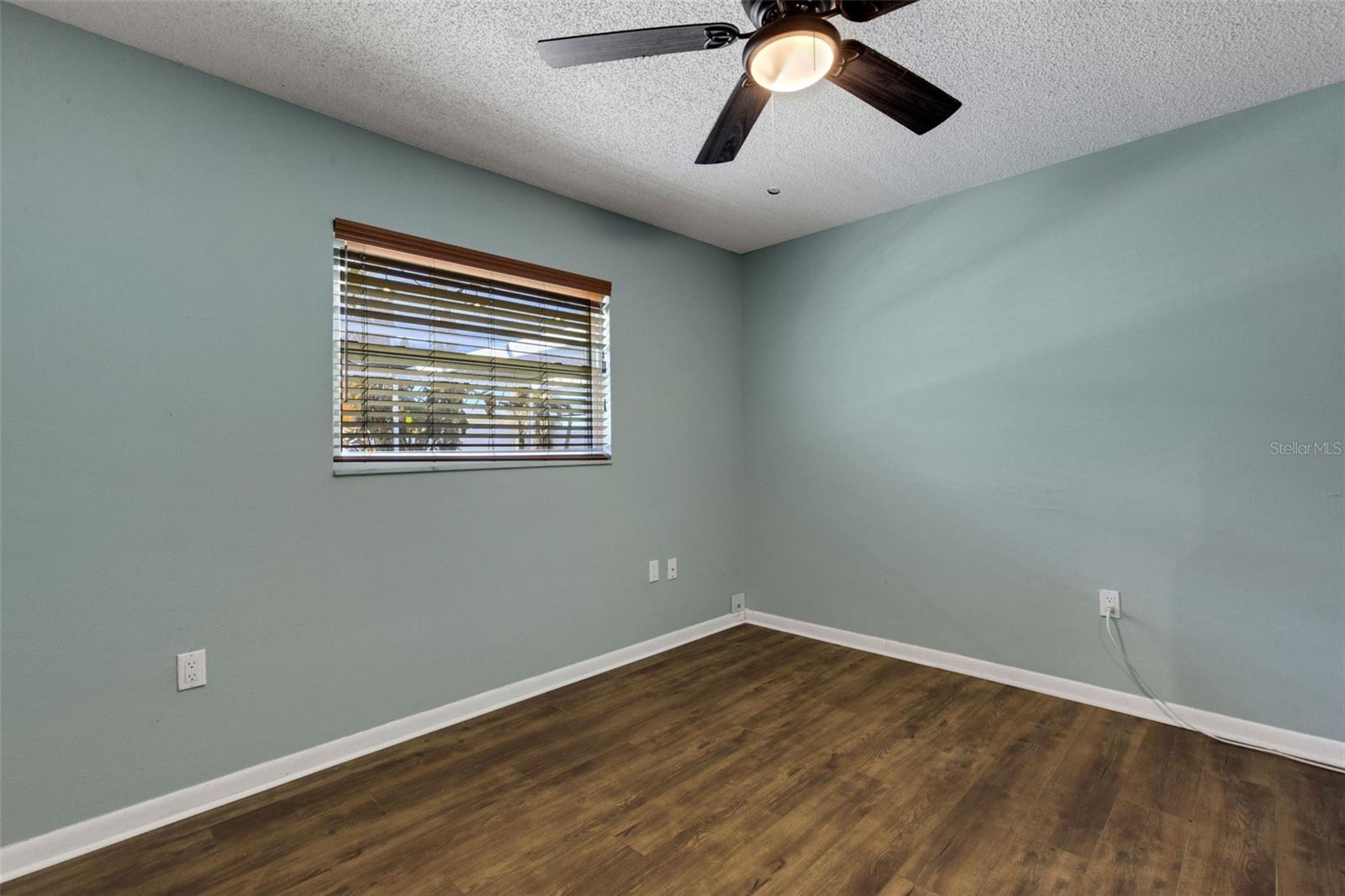 Image 27 of 80 For 1319 Edgewater Beach Drive