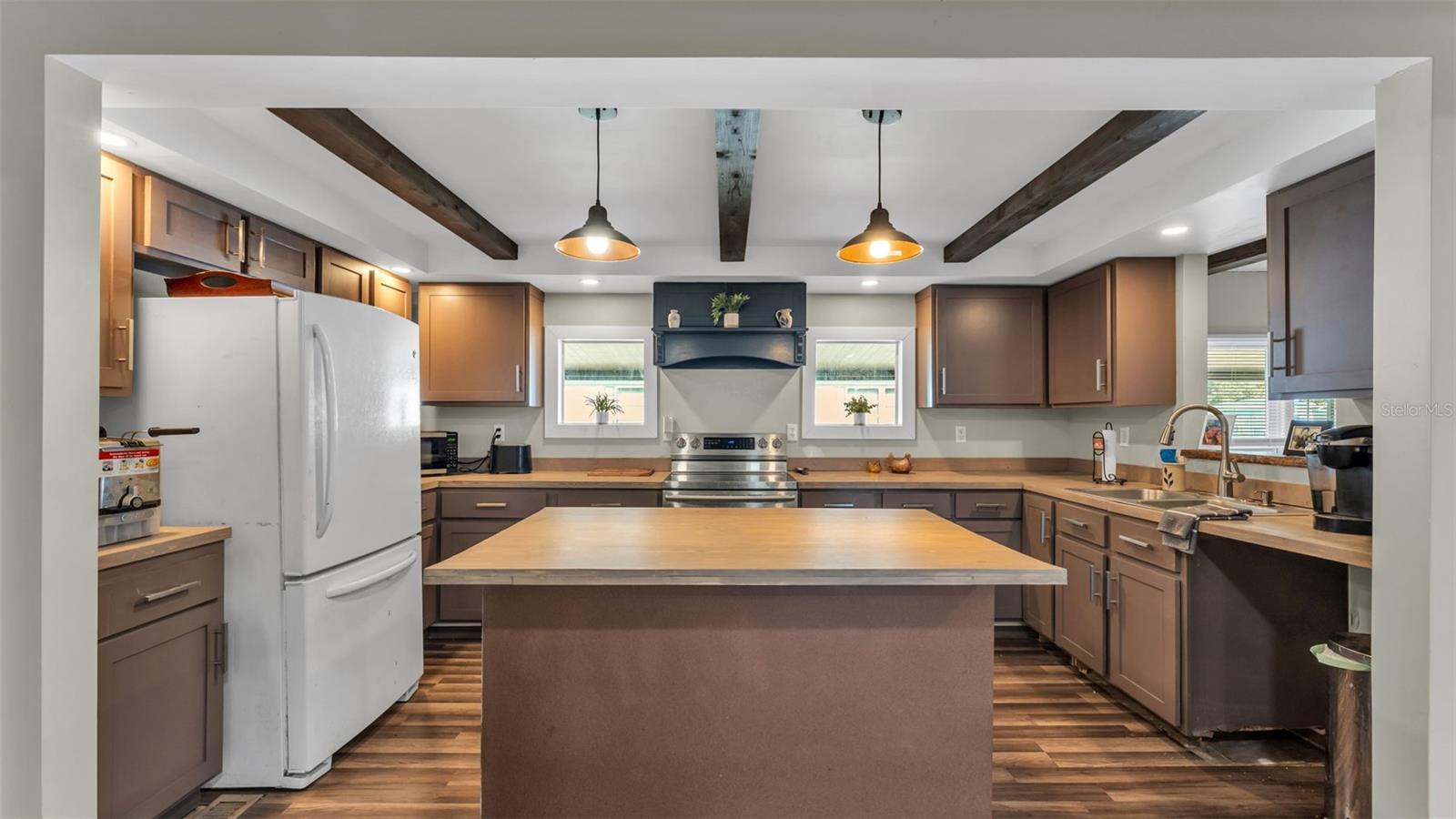 Image 10 of 32 For 521 Oak Ridge E