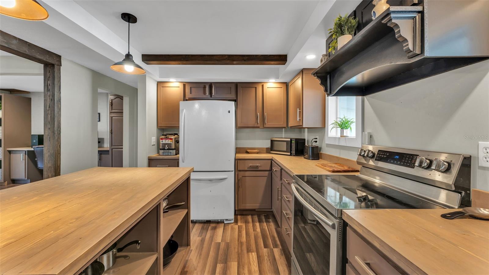 Image 11 of 32 For 521 Oak Ridge E