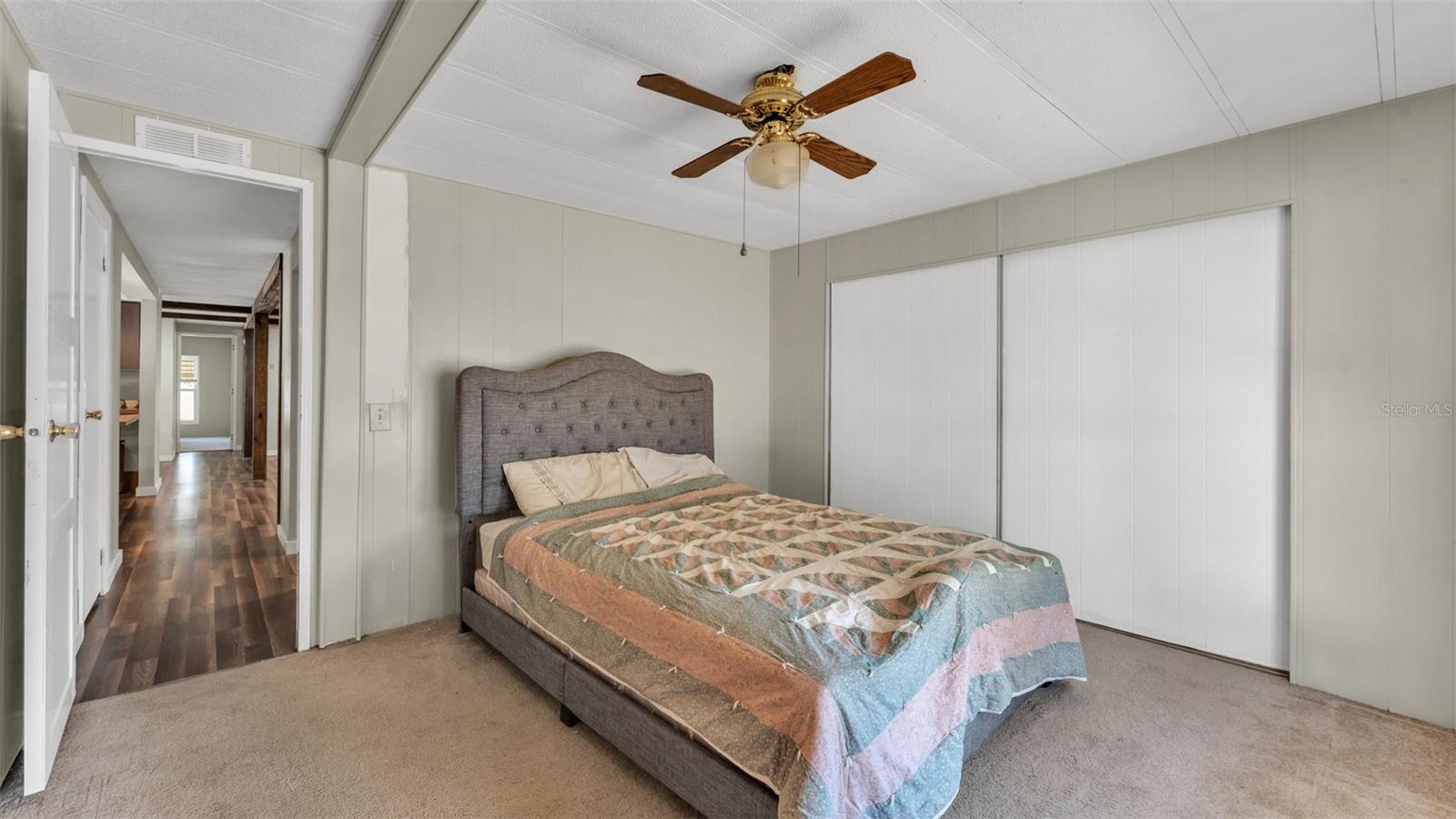 Image 17 of 32 For 521 Oak Ridge E