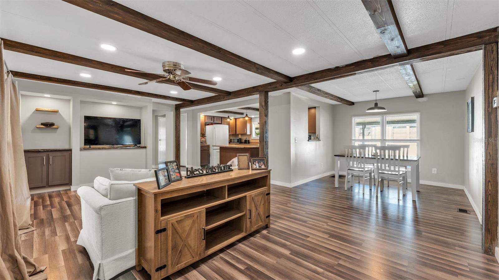 Image 2 of 32 For 521 Oak Ridge E