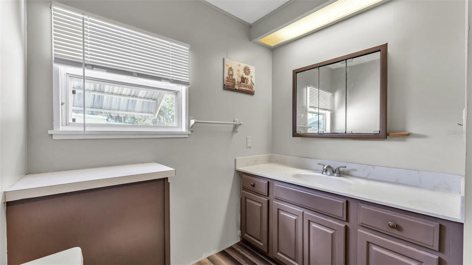 Image 20 of 32 For 521 Oak Ridge E