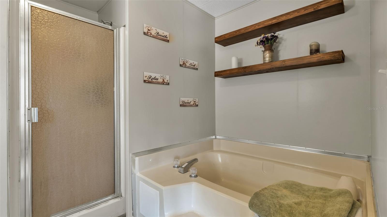 Image 21 of 32 For 521 Oak Ridge E