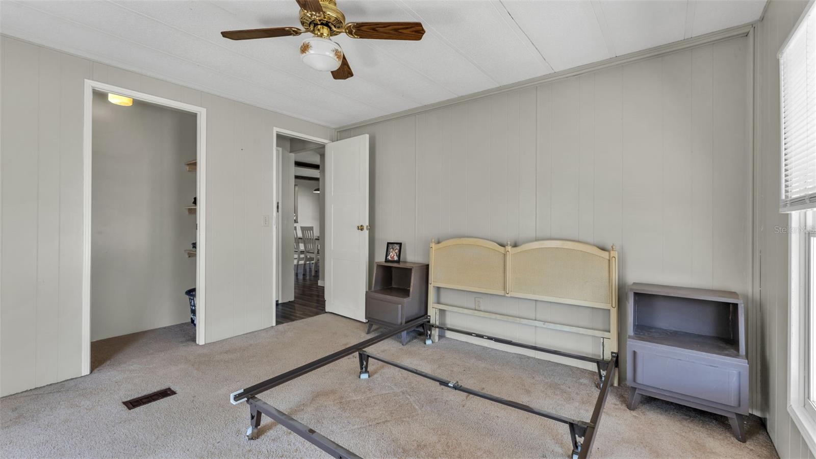 Image 24 of 32 For 521 Oak Ridge E