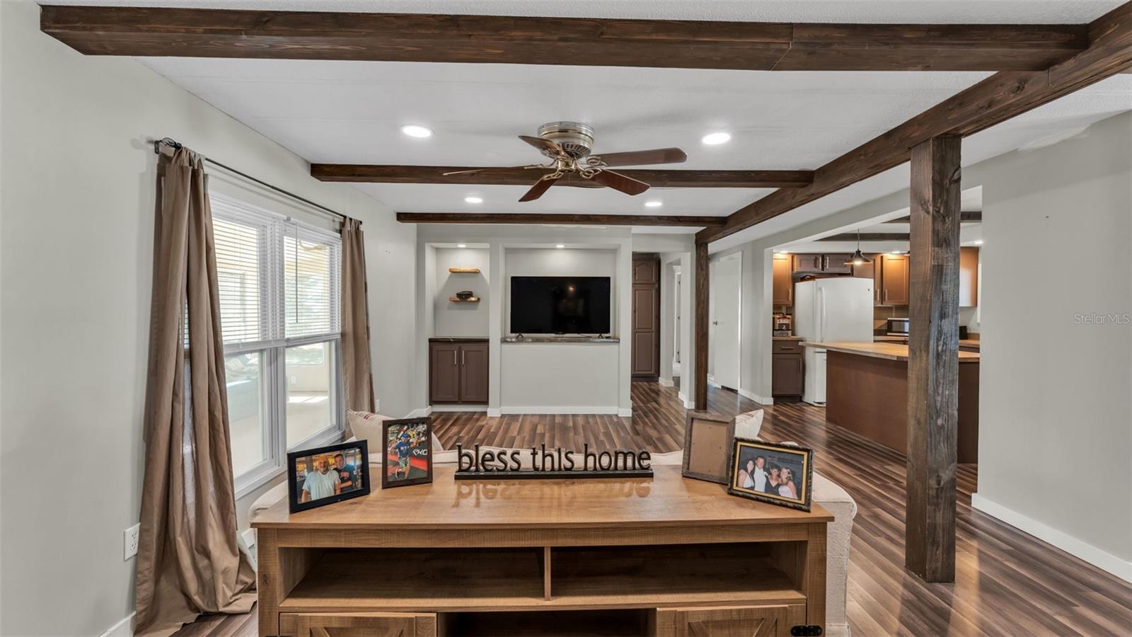 Image 3 of 32 For 521 Oak Ridge E