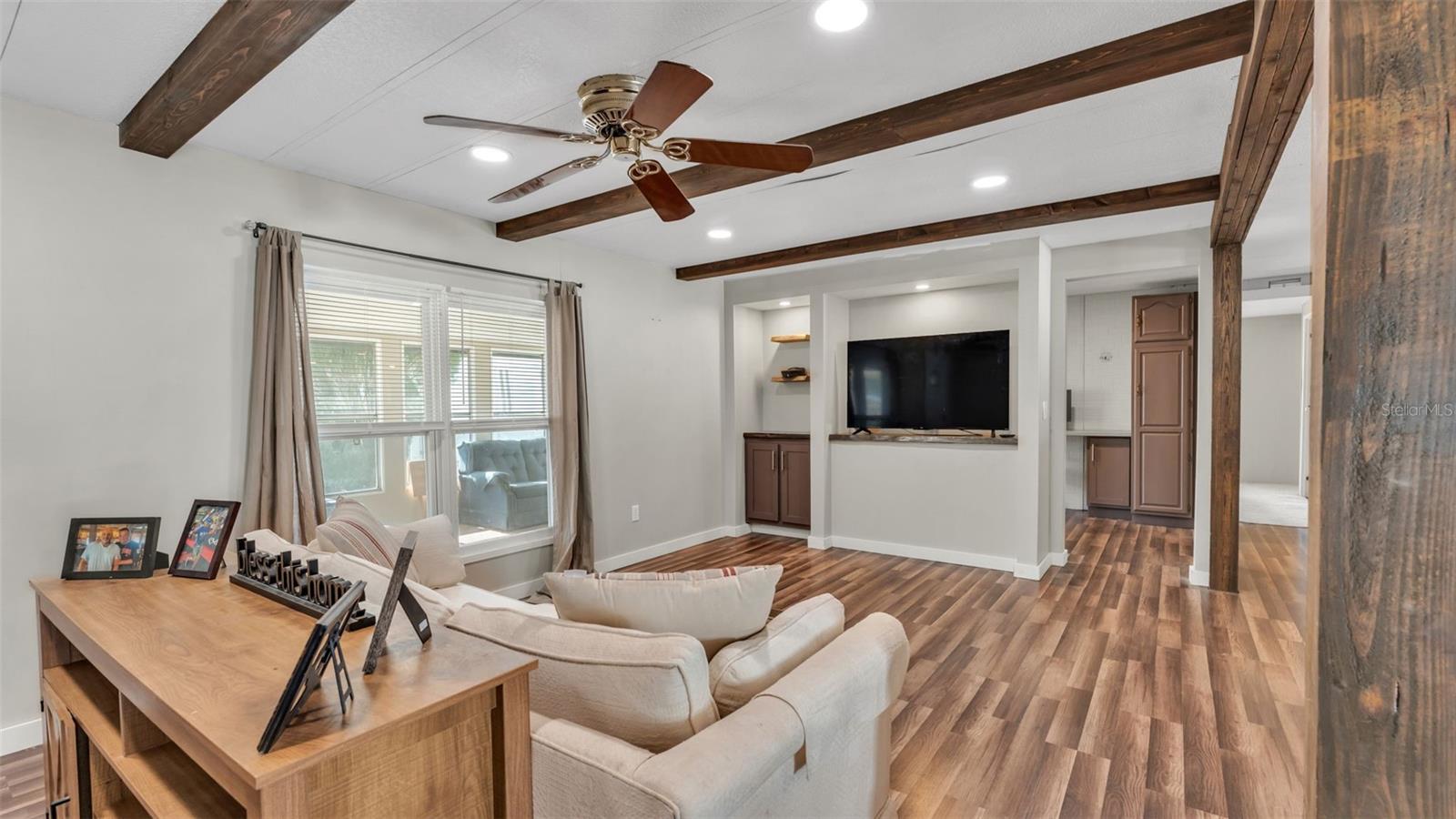 Image 4 of 32 For 521 Oak Ridge E