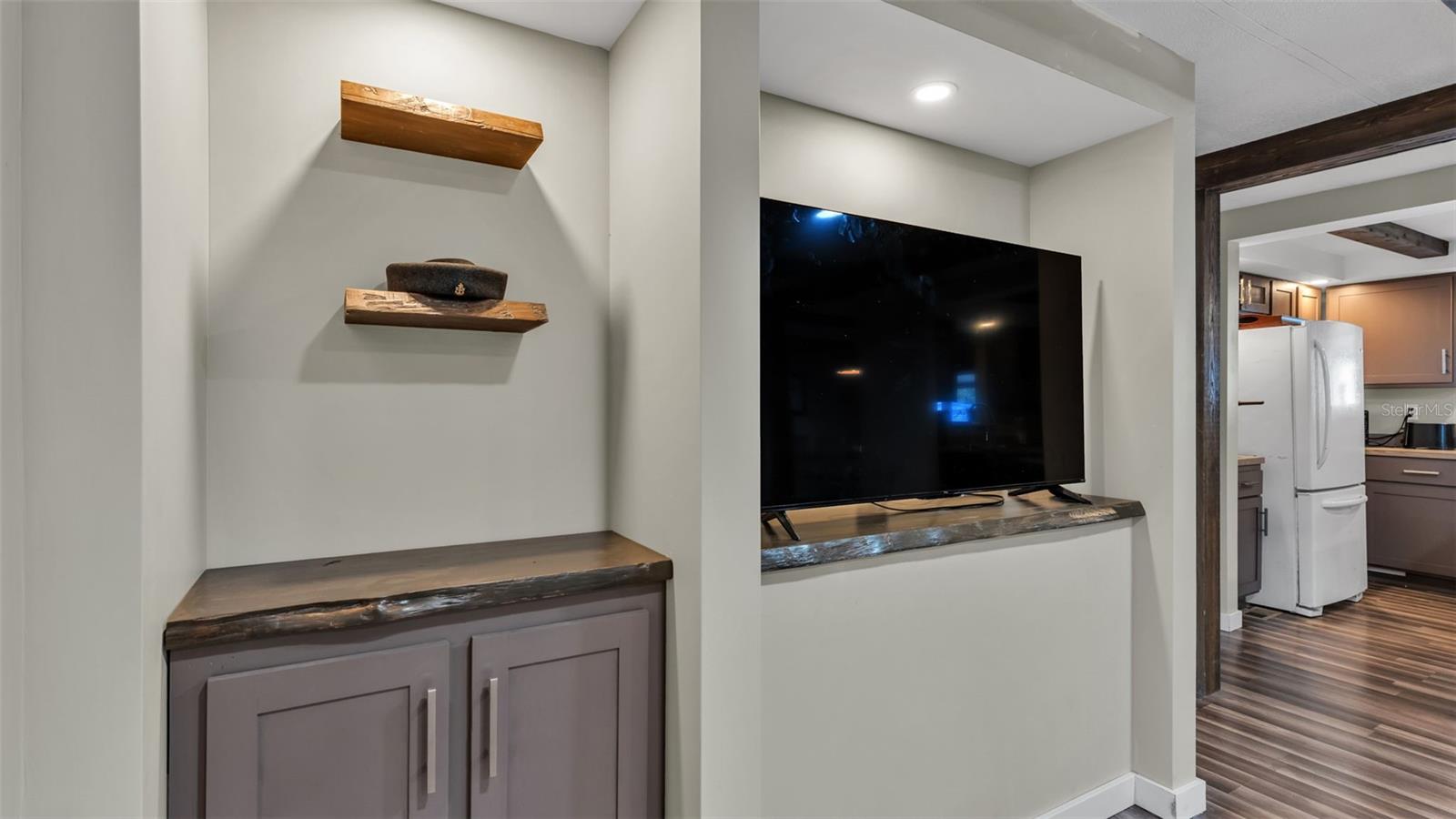 Image 7 of 32 For 521 Oak Ridge E