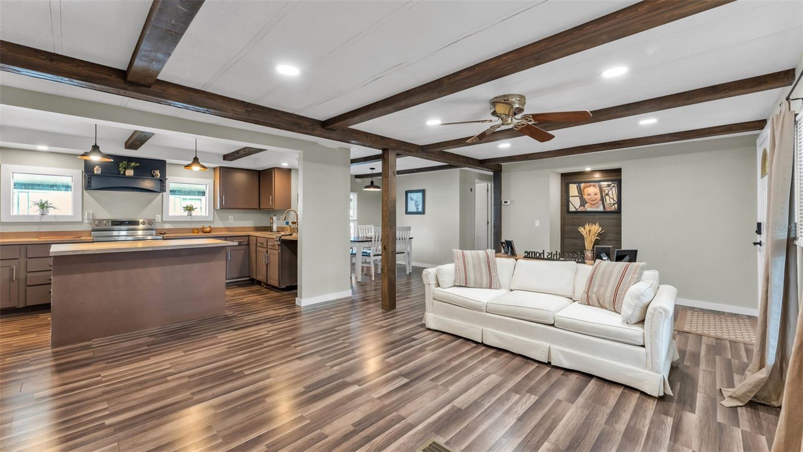 Image 8 of 32 For 521 Oak Ridge E