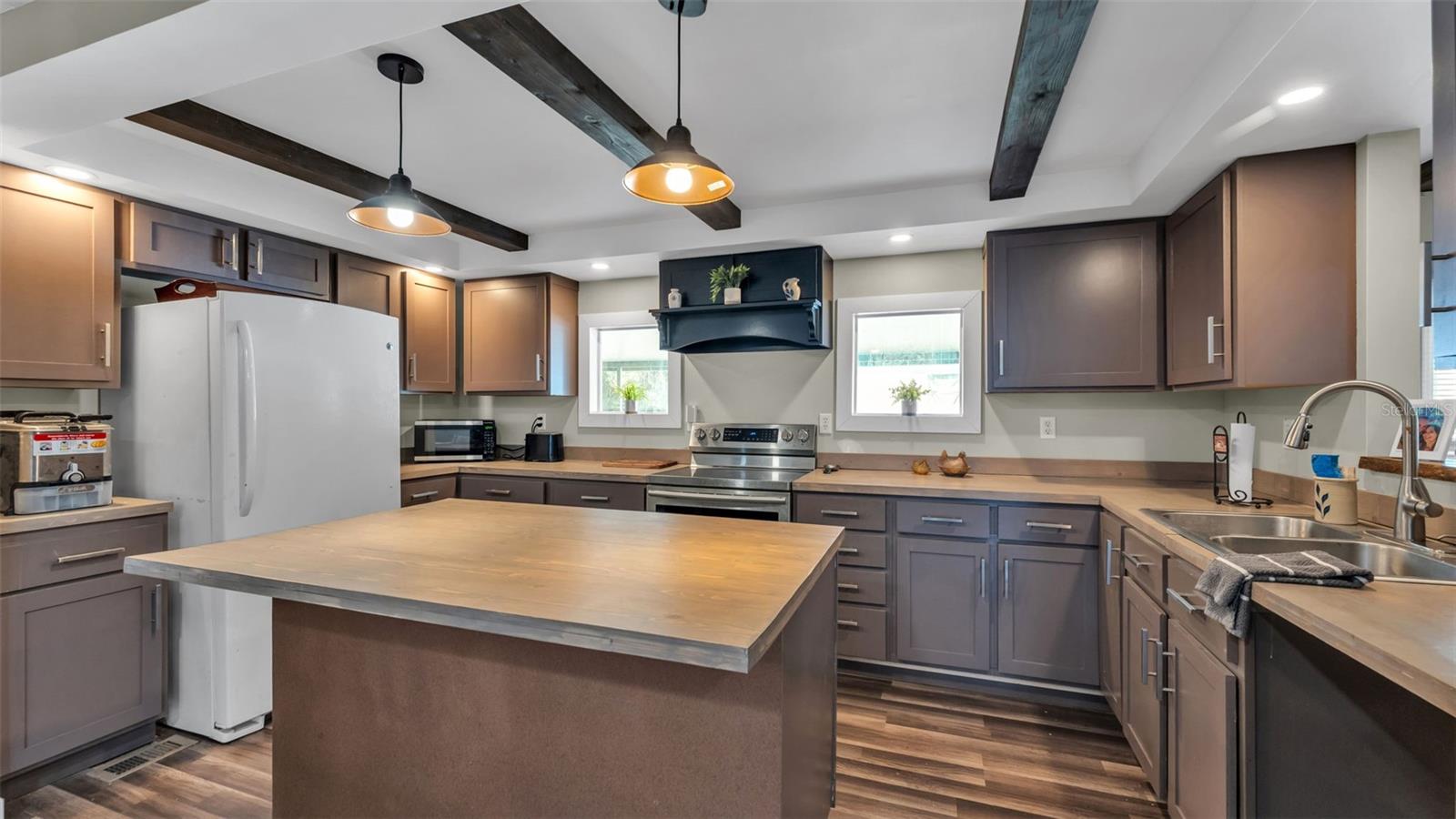 Image 9 of 32 For 521 Oak Ridge E