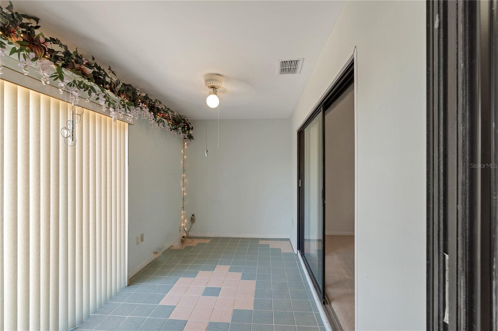 Image 16 of 43 For 6121 Kittiwake Drive