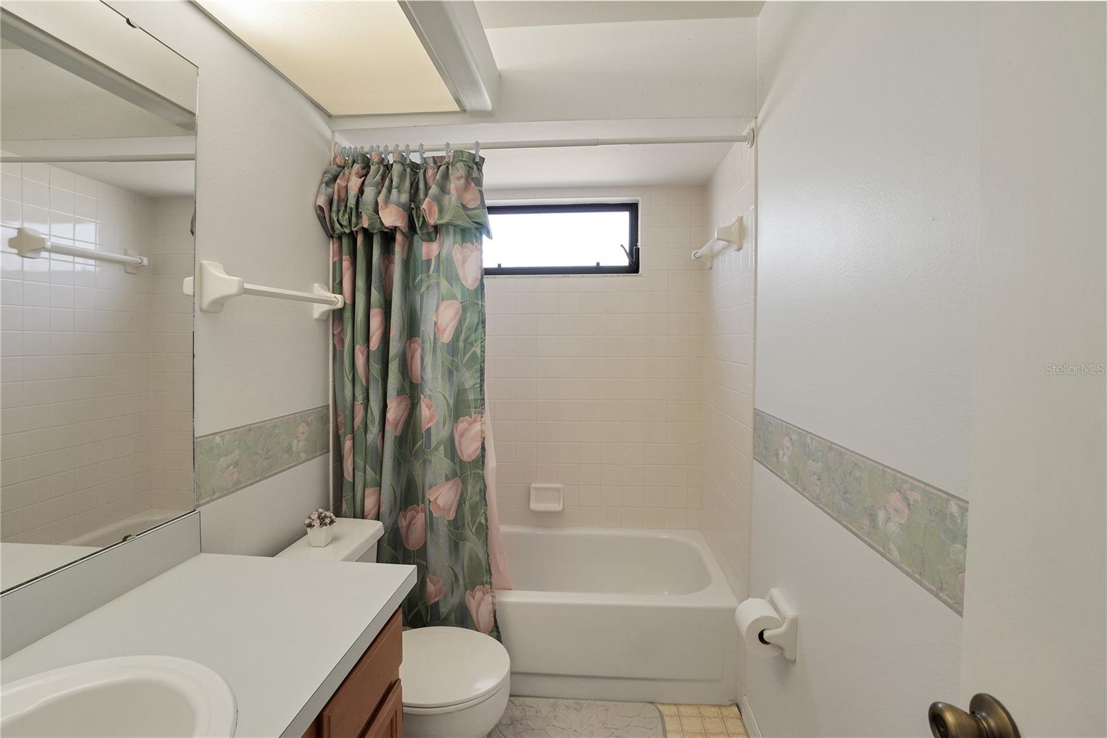 Image 26 of 43 For 6121 Kittiwake Drive