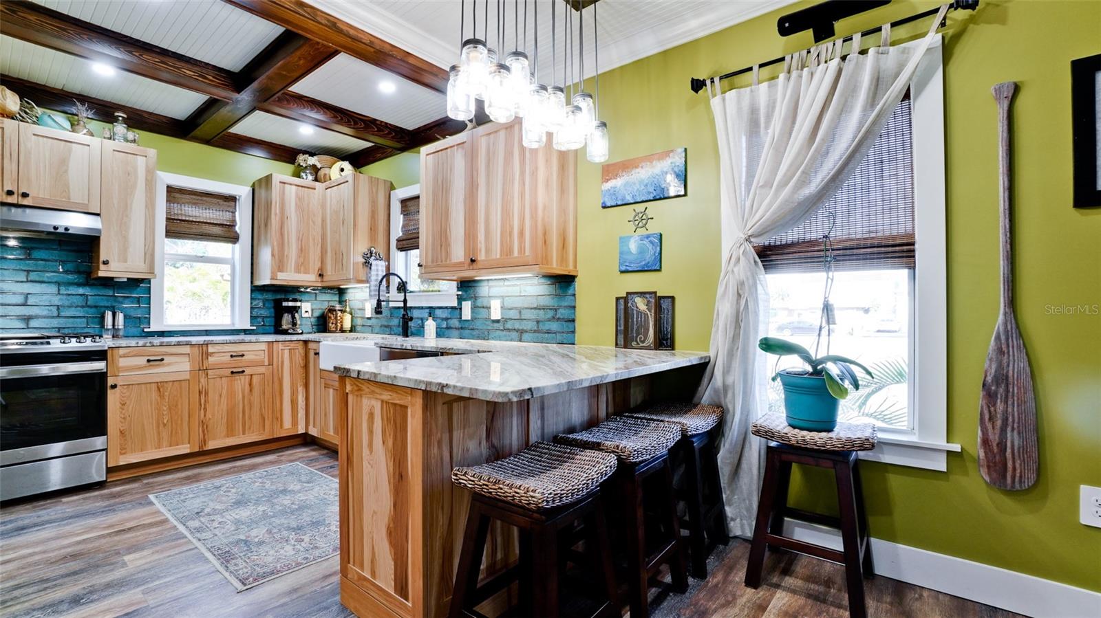 Image 16 of 38 For 522 37th Street W