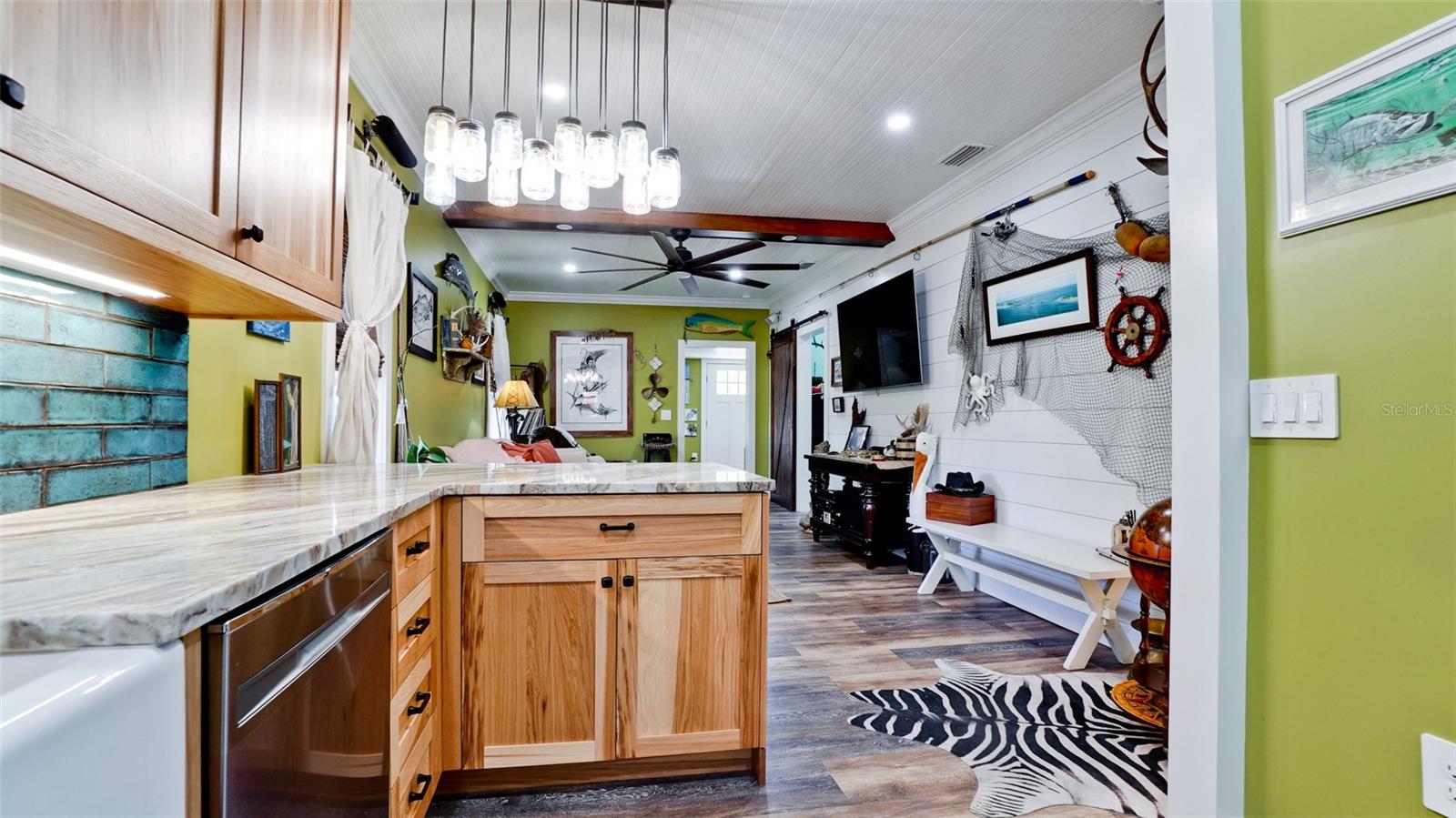 Image 20 of 38 For 522 37th Street W