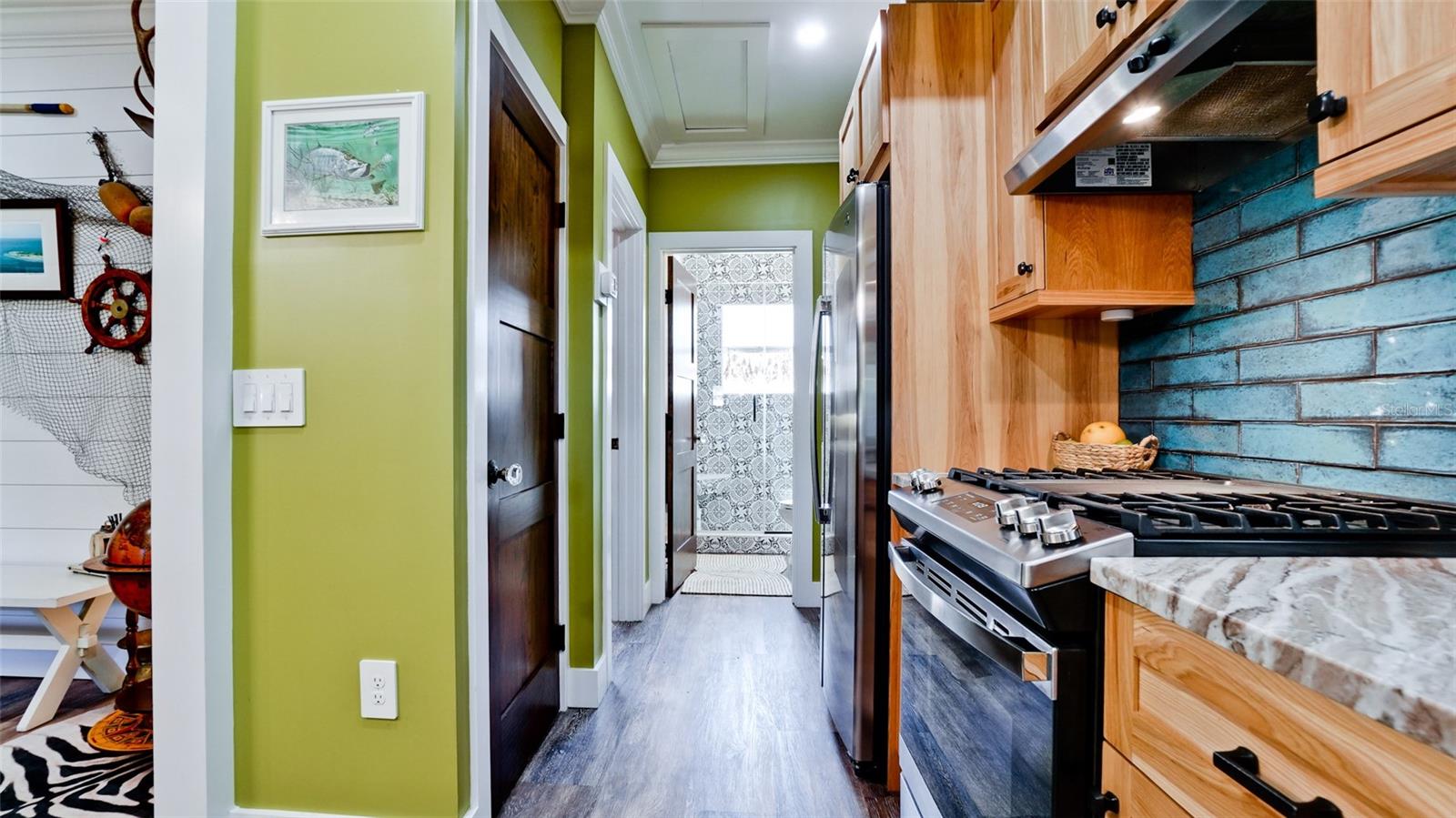 Image 21 of 38 For 522 37th Street W