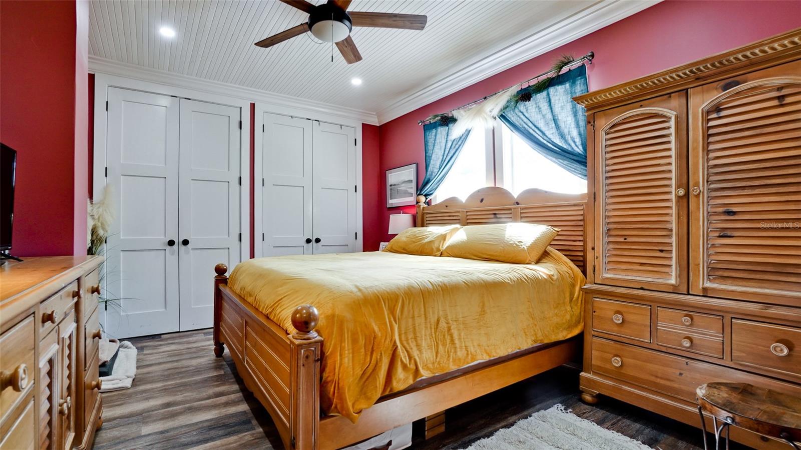 Image 23 of 38 For 522 37th Street W