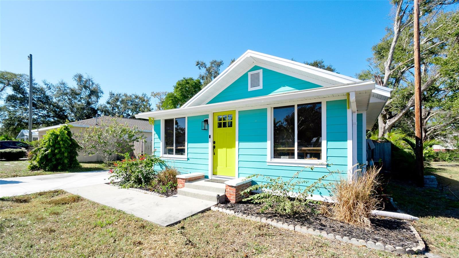 Image 3 of 38 For 522 37th Street W