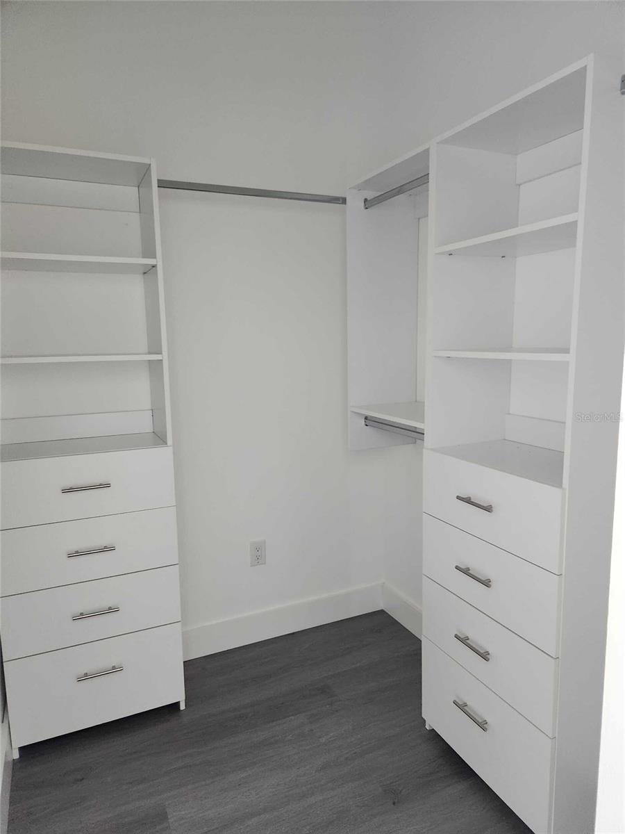 Image 16 of 30 For 9211 Northcliffe Boulevard