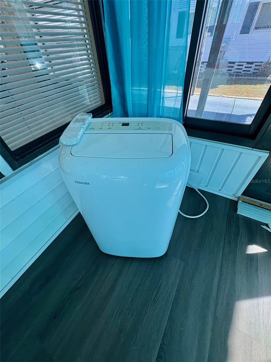 Image 18 of 35 For 6081 Southern Oaks Drive Se