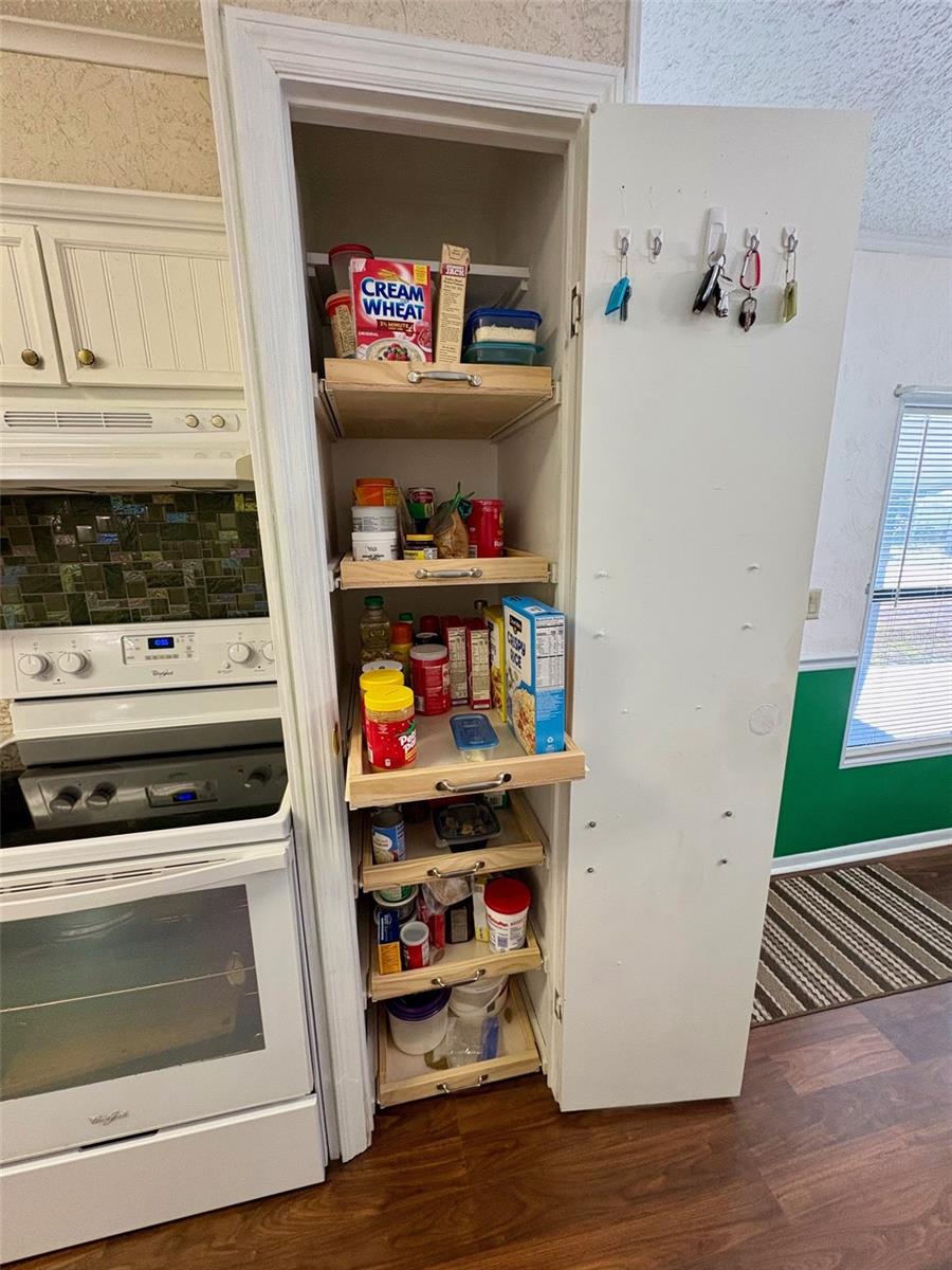 Image 6 of 35 For 6081 Southern Oaks Drive Se