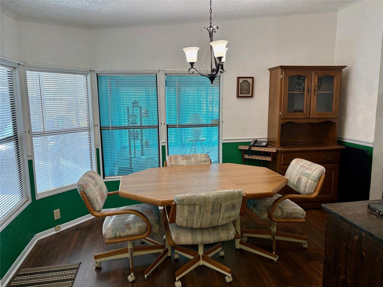 Image 7 of 35 For 6081 Southern Oaks Drive Se