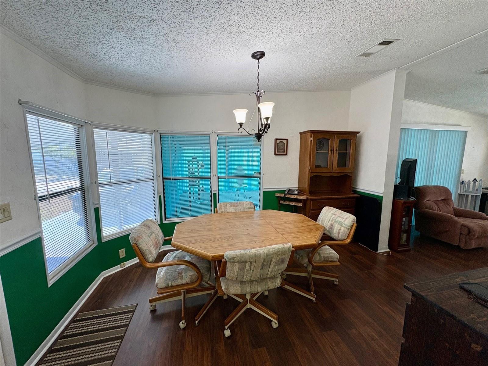 Image 8 of 35 For 6081 Southern Oaks Drive Se