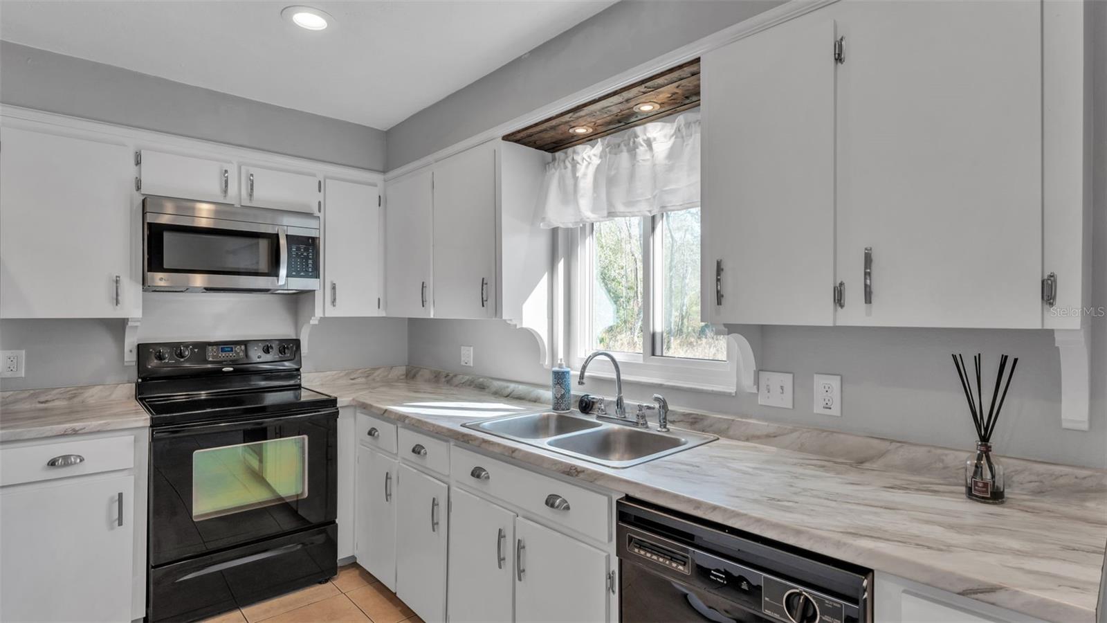 Image 12 of 34 For 5254 Parkland Court