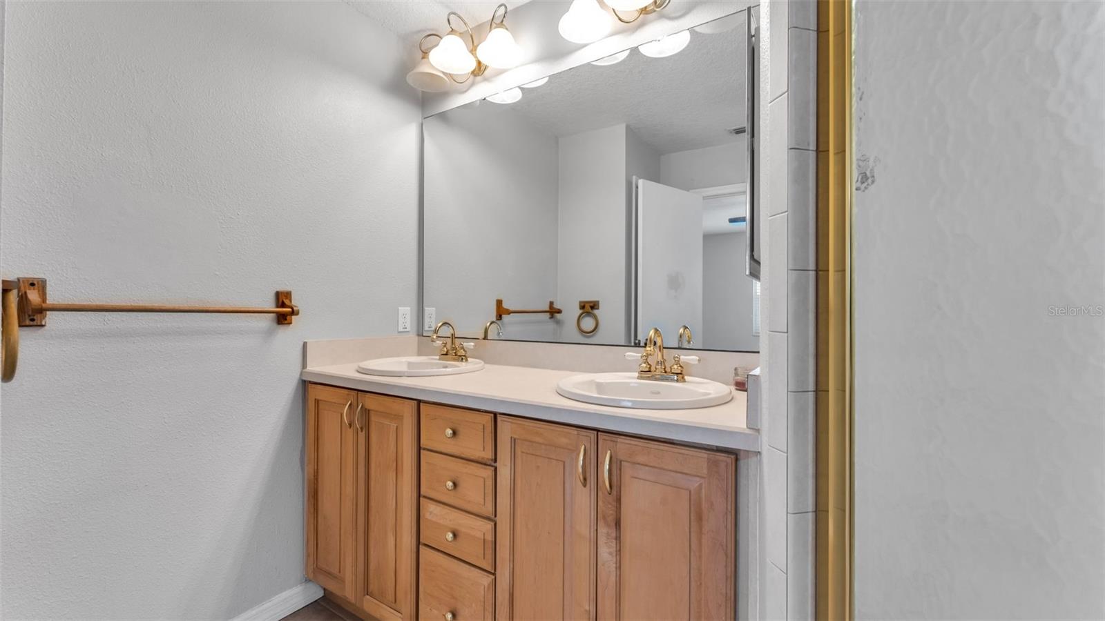 Image 19 of 34 For 5254 Parkland Court