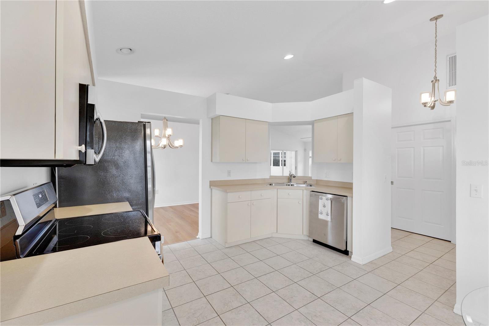 Image 8 of 27 For 2175 Stoney Pointe Drive