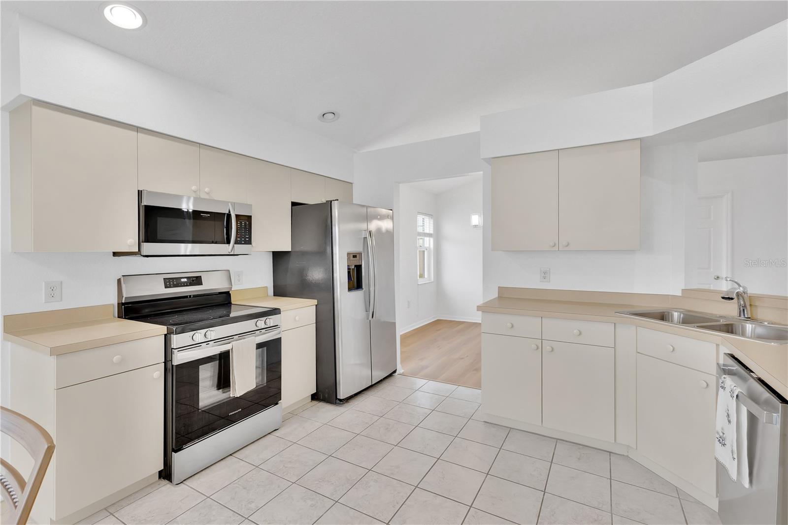 Image 9 of 27 For 2175 Stoney Pointe Drive