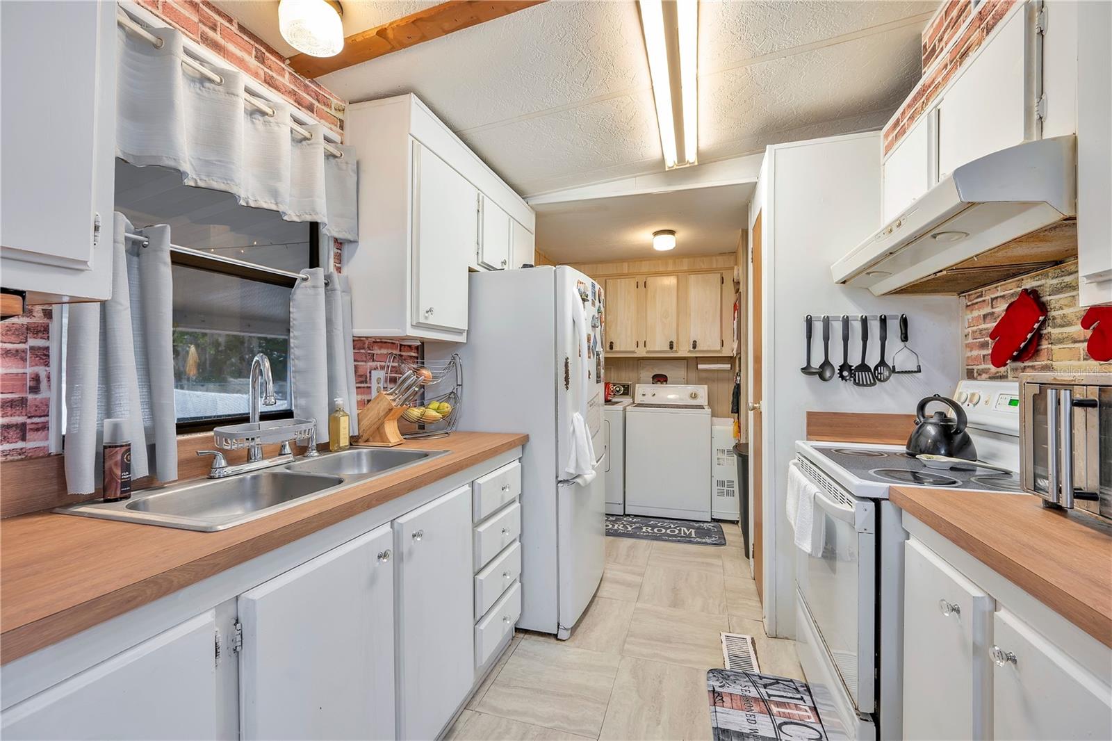 Image 13 of 37 For 8913 Jericho Court