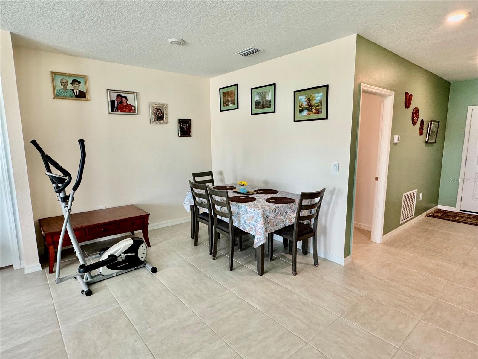 Image 10 of 23 For 993 Calico Pointe Circle