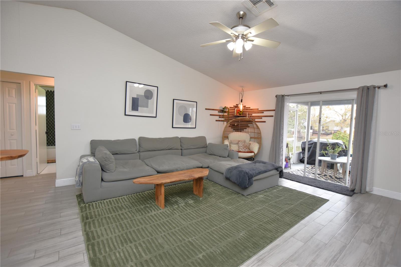 Listing photo id 13 for 2022 Hatteras Point