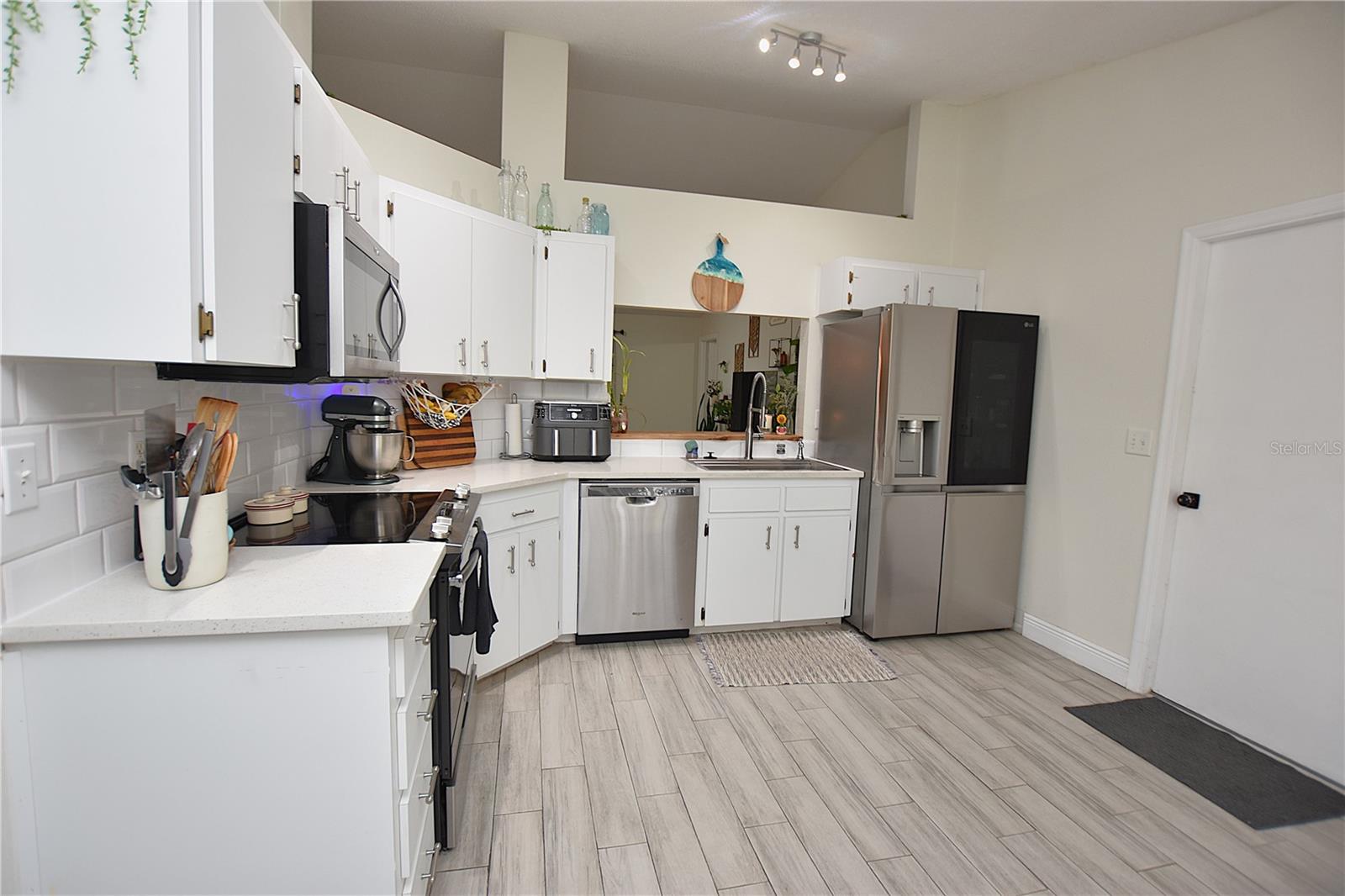 Listing photo id 2 for 2022 Hatteras Point
