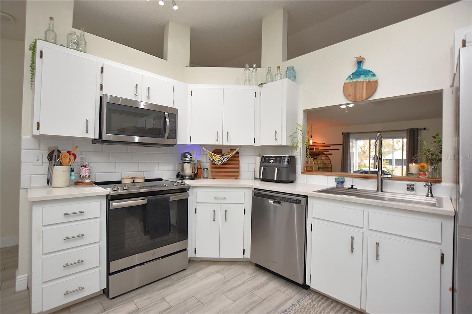 Listing photo id 4 for 2022 Hatteras Point