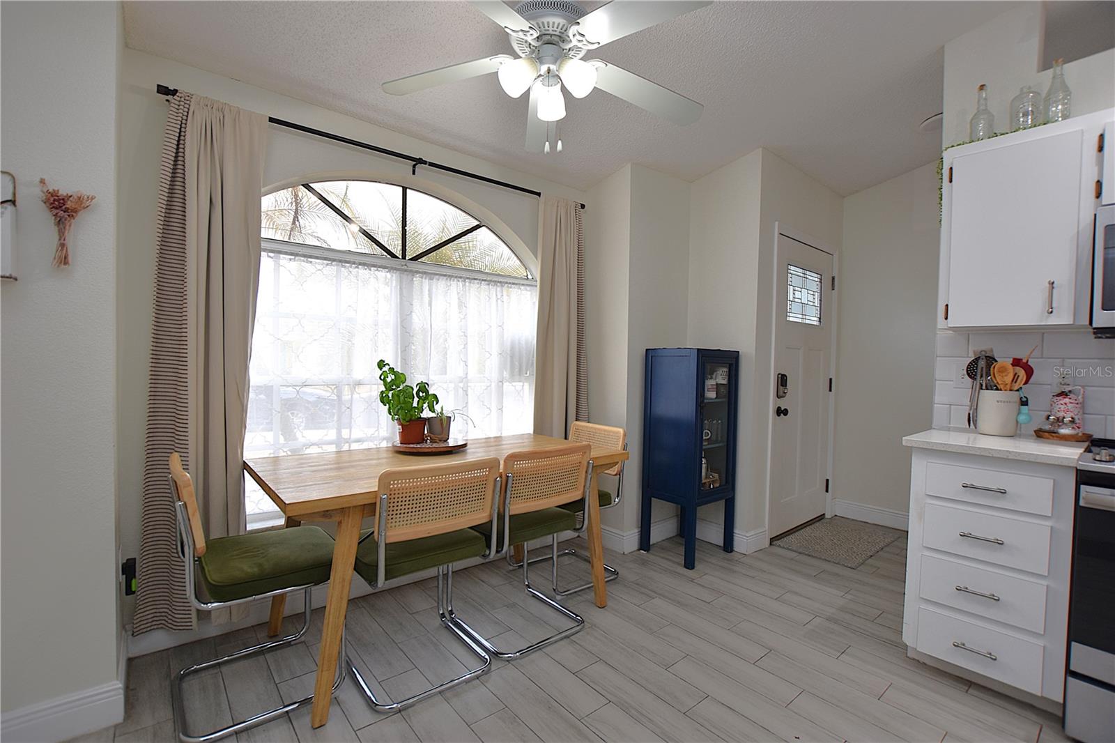 Listing photo id 7 for 2022 Hatteras Point