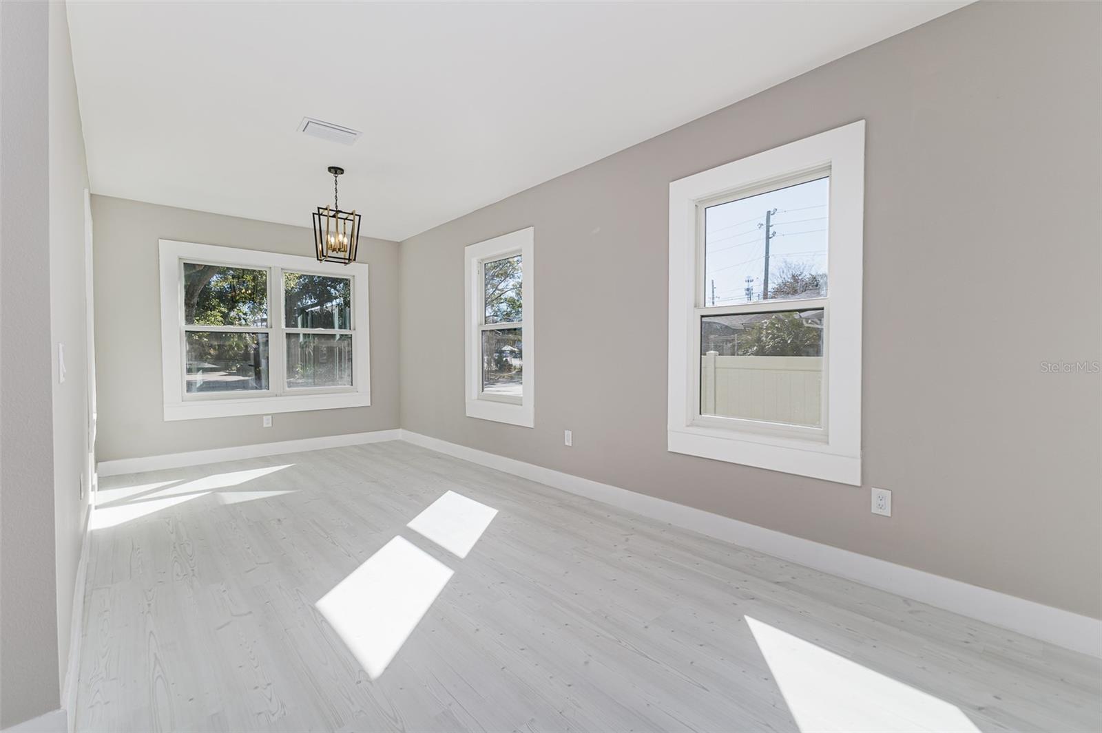 Image 16 of 44 For 731 Missouri Avenue