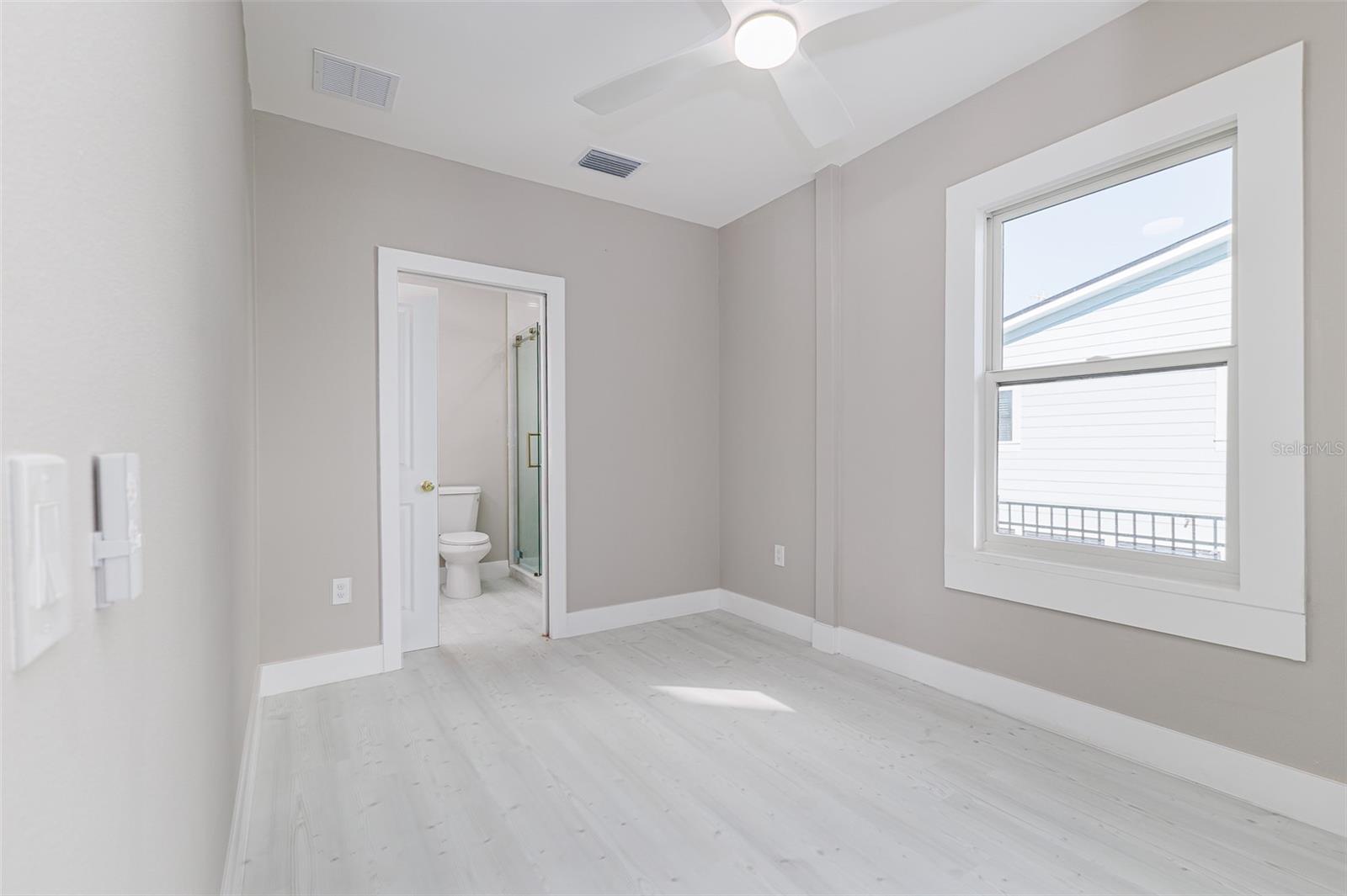 Image 17 of 44 For 731 Missouri Avenue