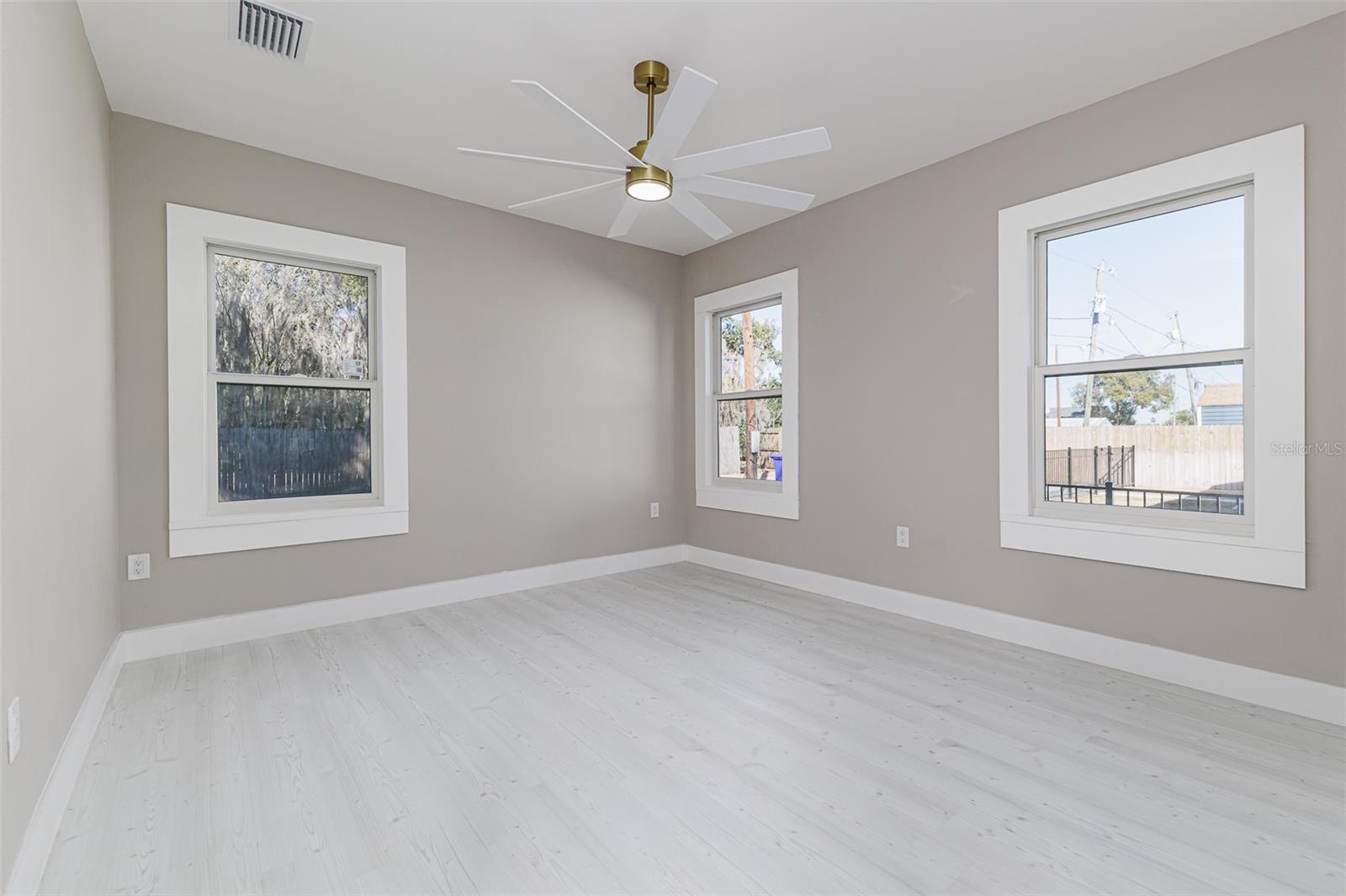 Image 20 of 44 For 731 Missouri Avenue