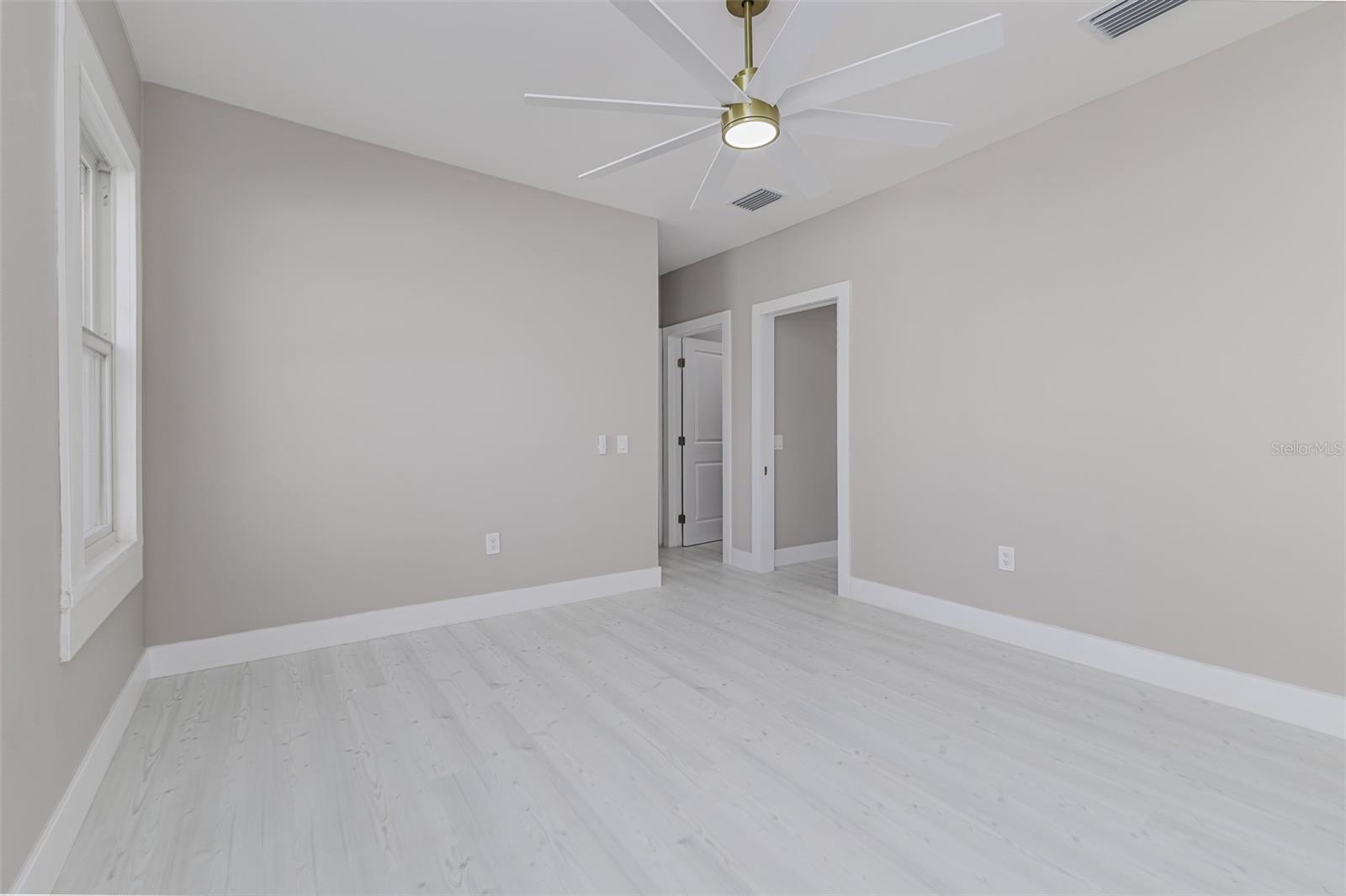 Image 21 of 44 For 731 Missouri Avenue